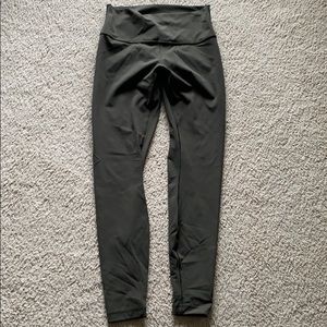 Lululemon Wunder Under Size 8 in dark olive